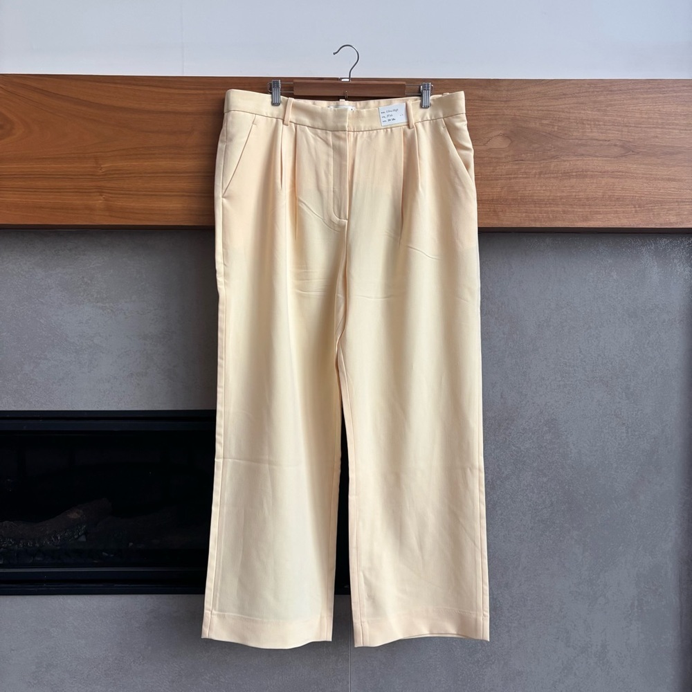 Abercrombie & Fitch Ultra Hight Rise Wide Leg Pant in Yellow, Size 34 - Picture 5 of 16